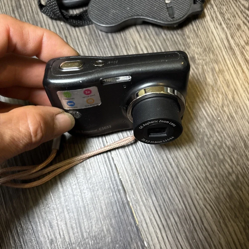 GE C1033 Digital Camera 10.1MP Black 3x Zoom Tested + SD